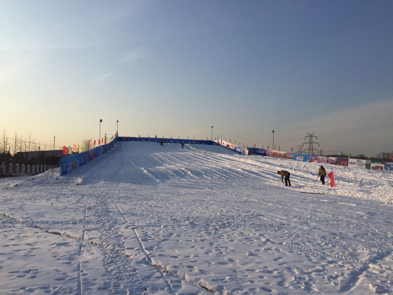 北京朝陽(yáng)店冰雪樂園成功開幕，河北迪特加油助威