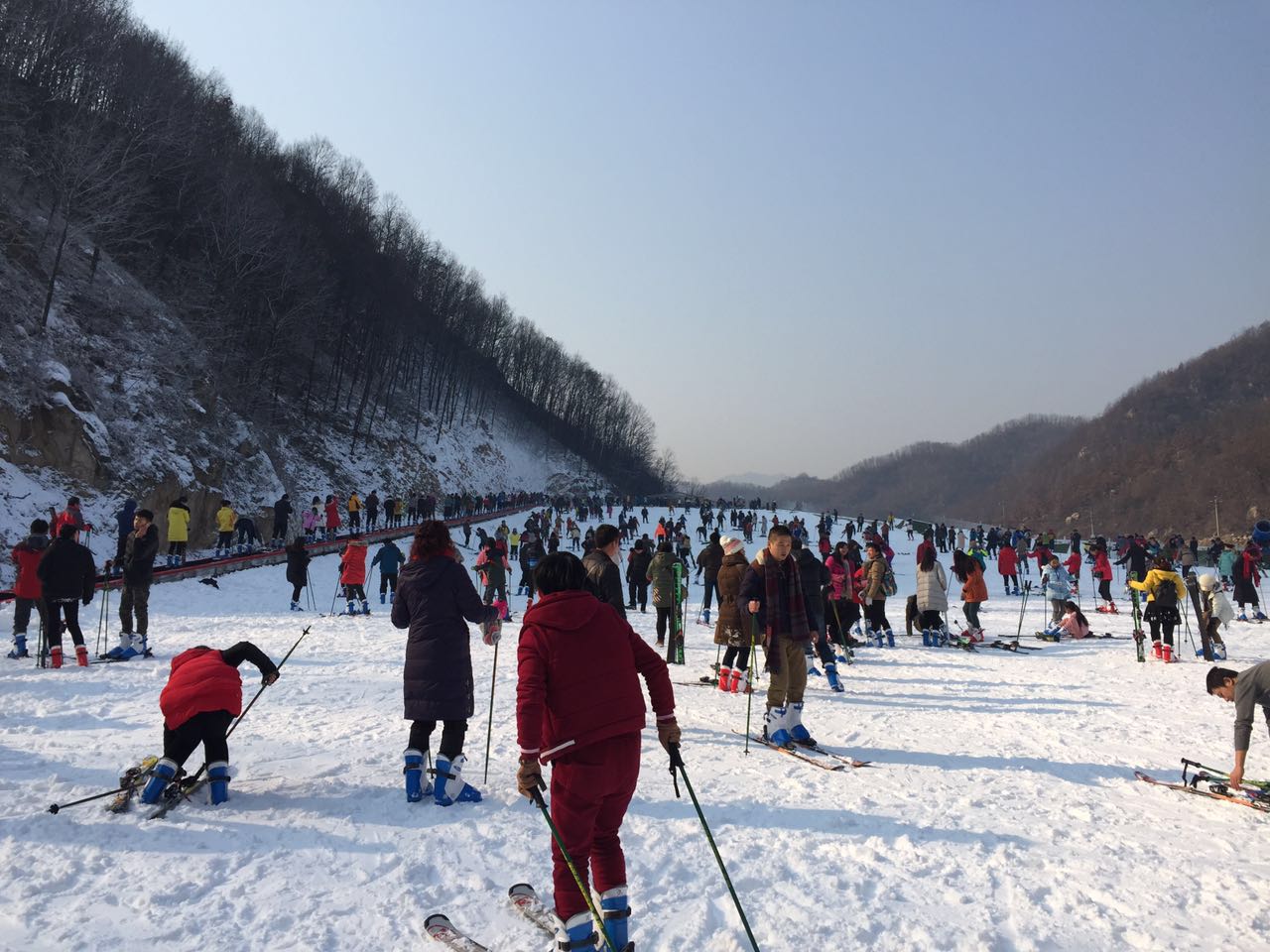 河南平頂山大峽谷滑雪場(chǎng)游樂場(chǎng)成功開幕，河北迪特加油助威