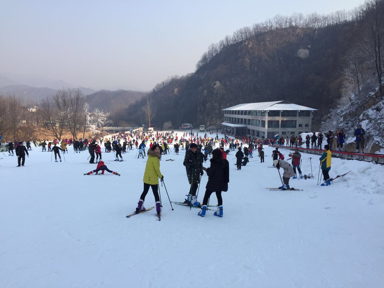 河南平頂山大峽谷滑雪場(chǎng)游樂場(chǎng)成功開幕，河北迪特加油助威